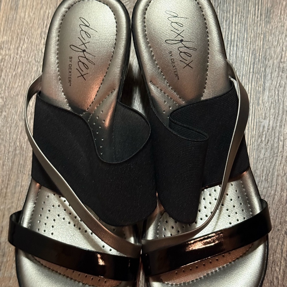Dexter Women's Black and Silver Strappy Comfort Sandals